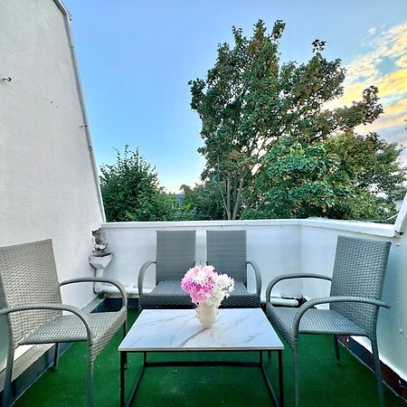 Newly Renovated Kensington 2 Bedroom Apartment With Balcony Near Harrods Sleeps 6, 2 Min Walk From Station London Exteriör bild