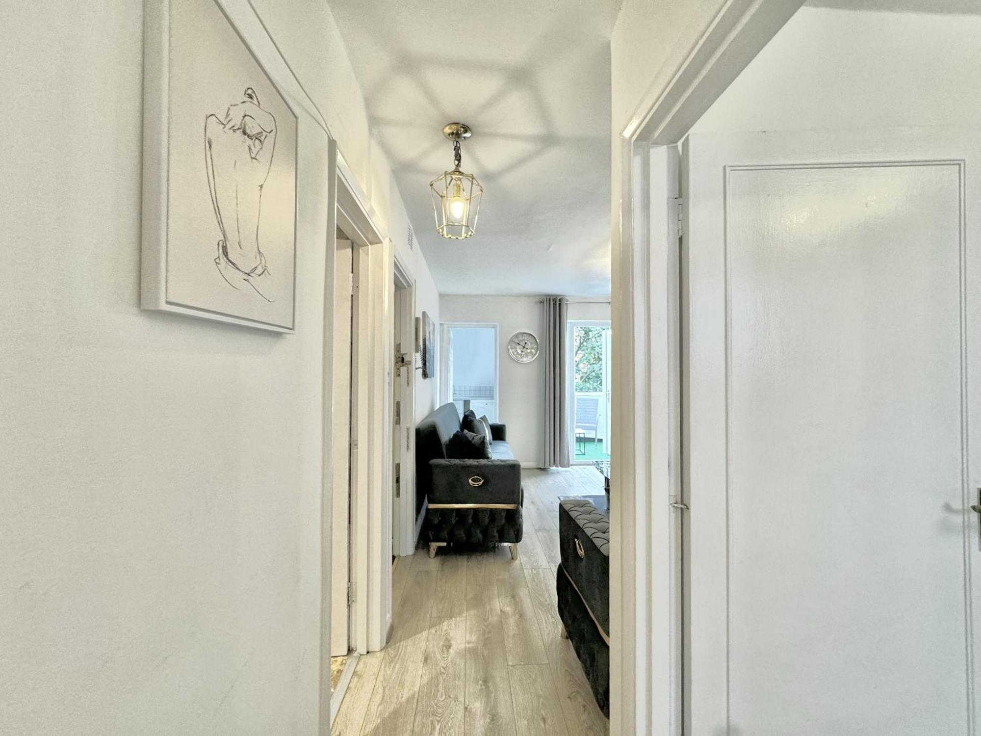Newly Renovated Kensington 2 Bedroom Apartment With Balcony Near Harrods Sleeps 6, 2 Min Walk From Station London Exteriör bild