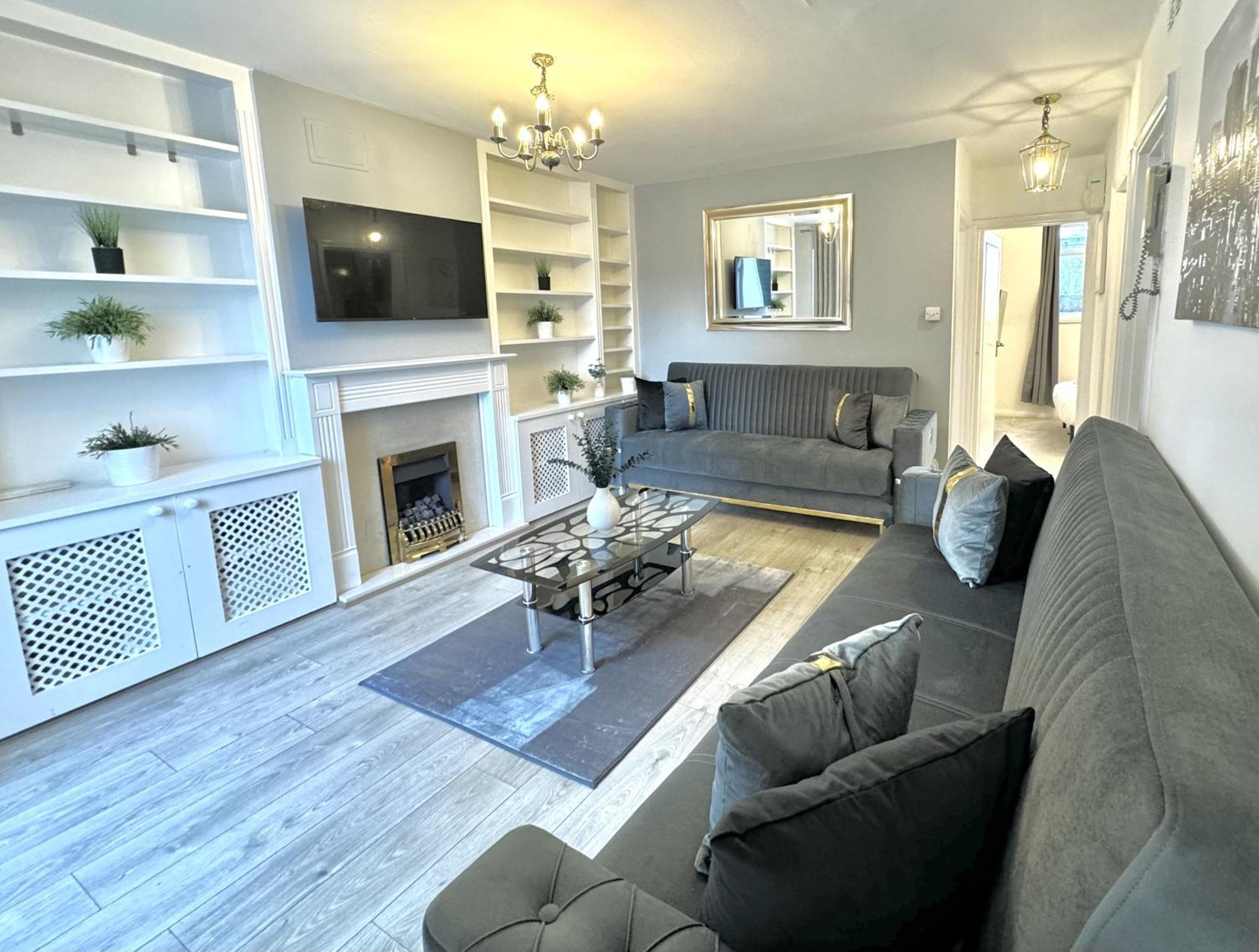 Newly Renovated Kensington 2 Bedroom Apartment With Balcony Near Harrods Sleeps 6, 2 Min Walk From Station London Exteriör bild