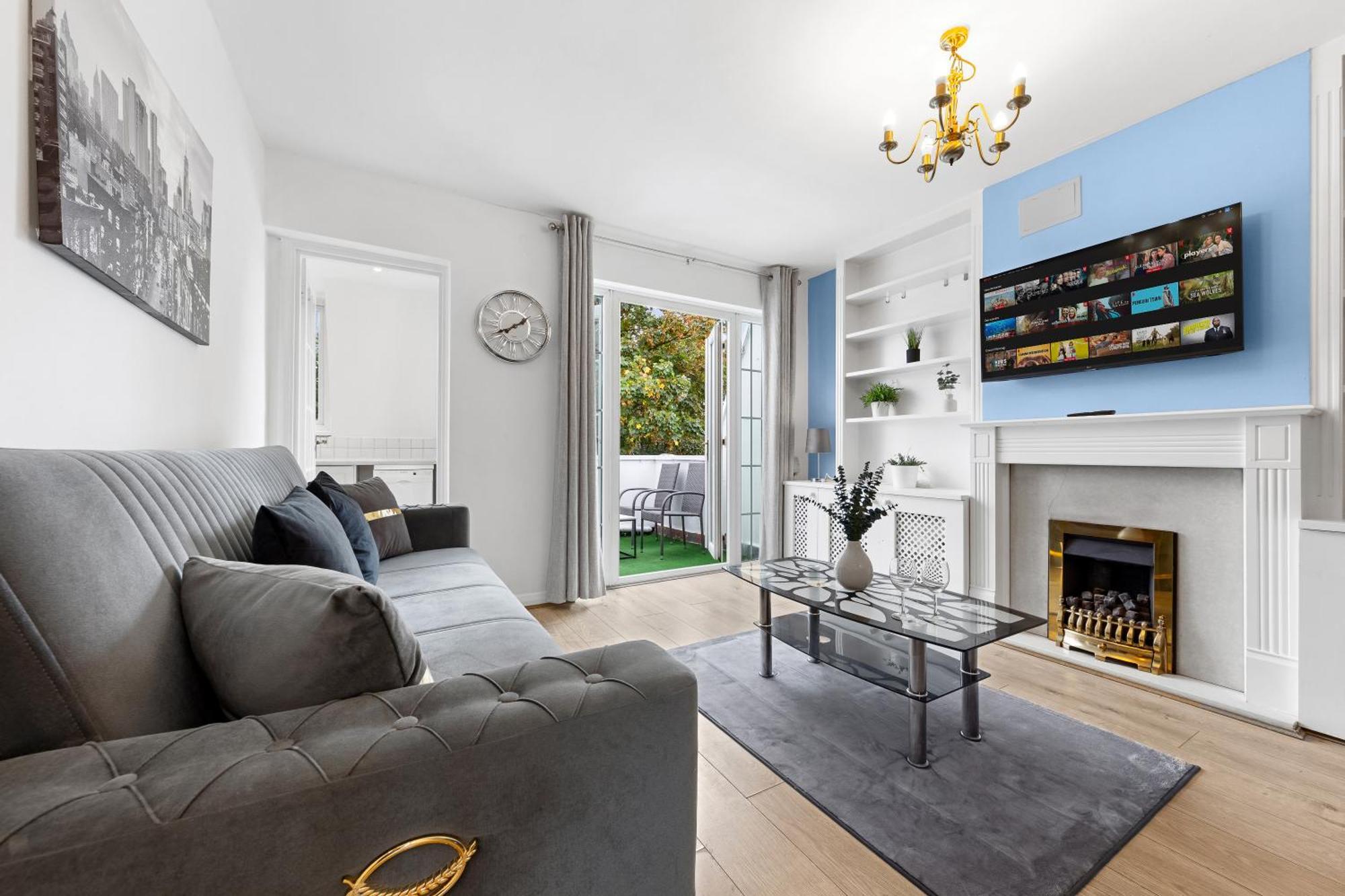 Newly Renovated Kensington 2 Bedroom Apartment With Balcony Near Harrods Sleeps 6, 2 Min Walk From Station London Exteriör bild