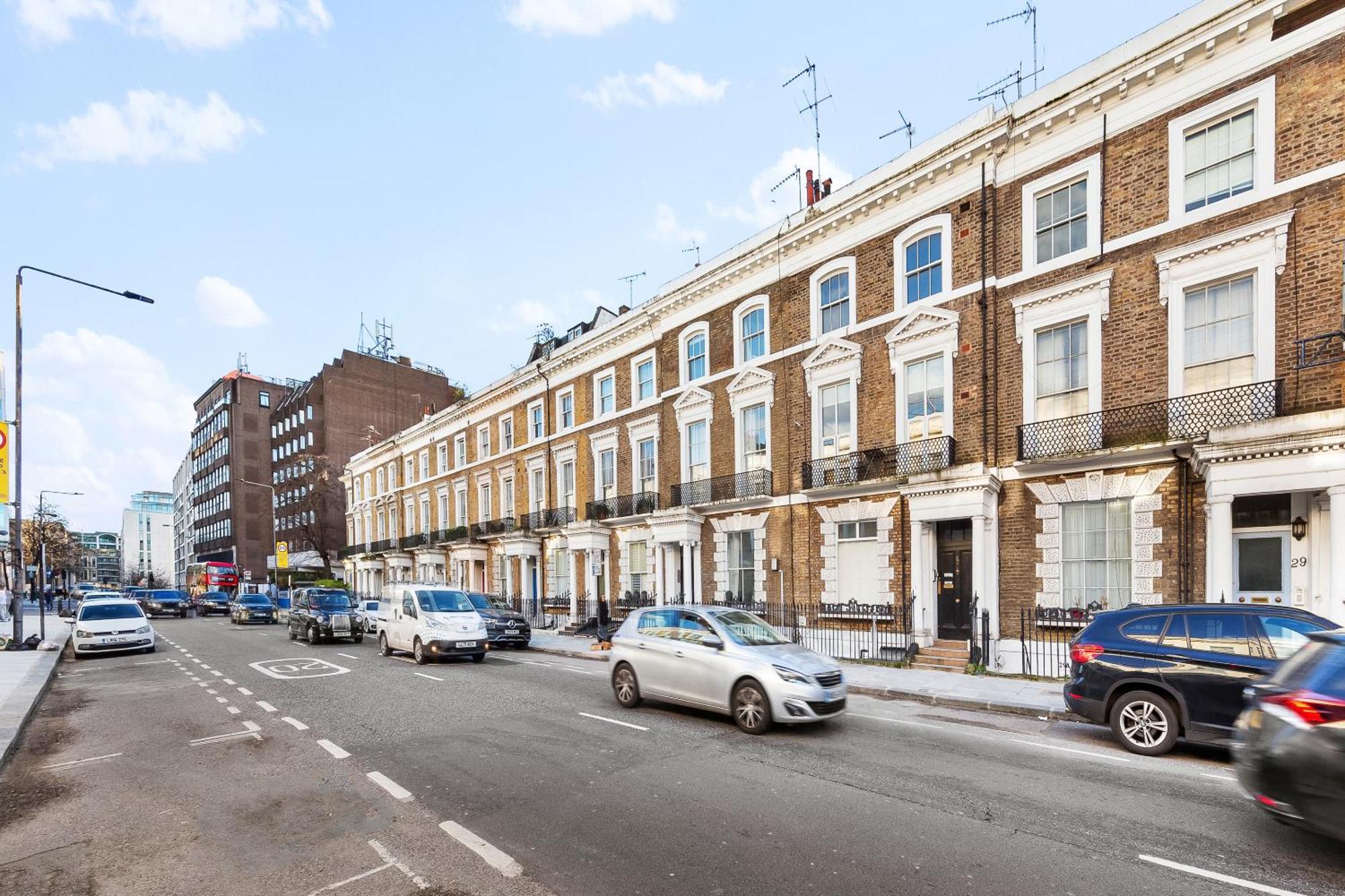 Newly Renovated Kensington 2 Bedroom Apartment With Balcony Near Harrods Sleeps 6, 2 Min Walk From Station London Exteriör bild