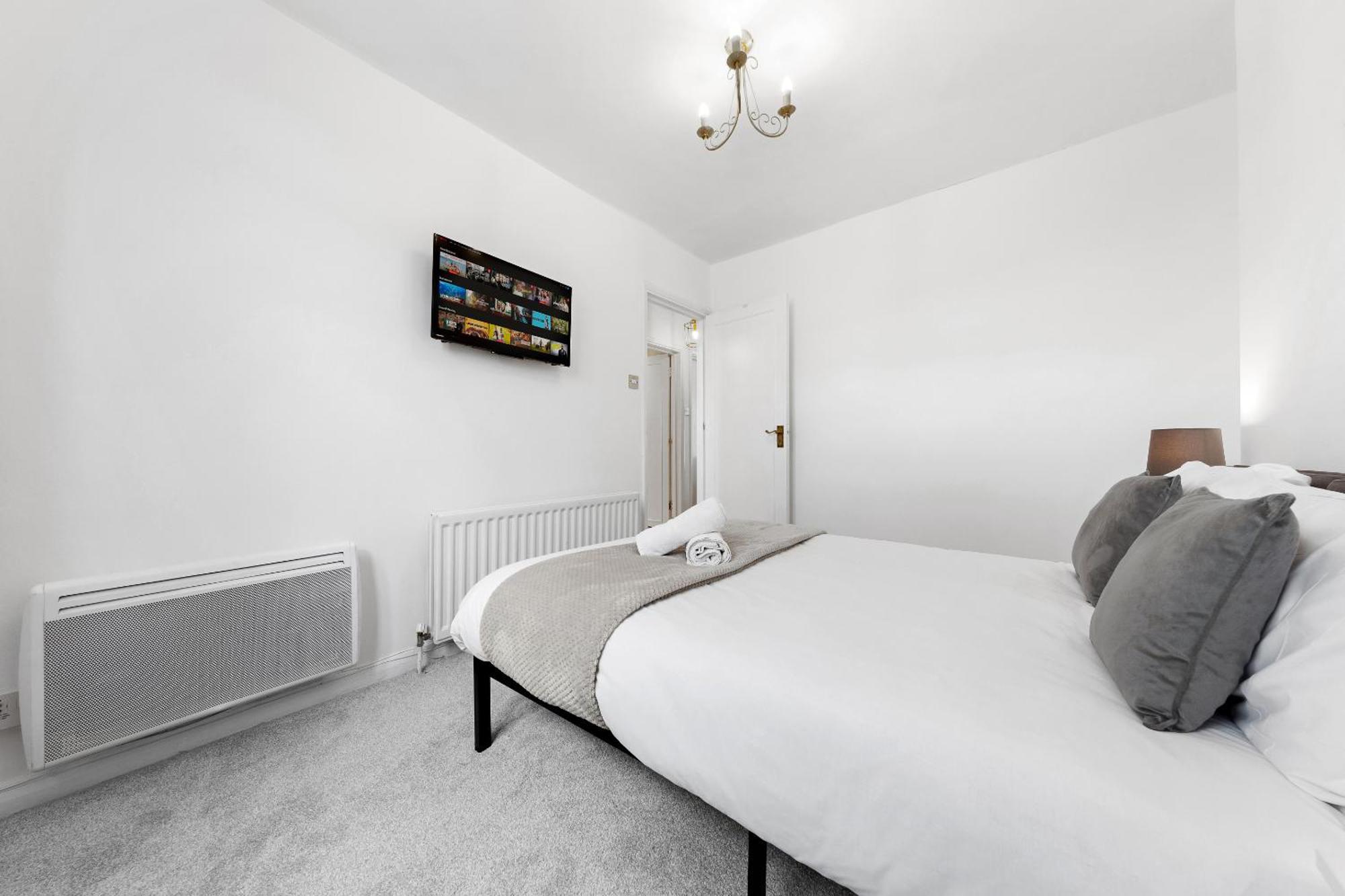 Newly Renovated Kensington 2 Bedroom Apartment With Balcony Near Harrods Sleeps 6, 2 Min Walk From Station London Exteriör bild