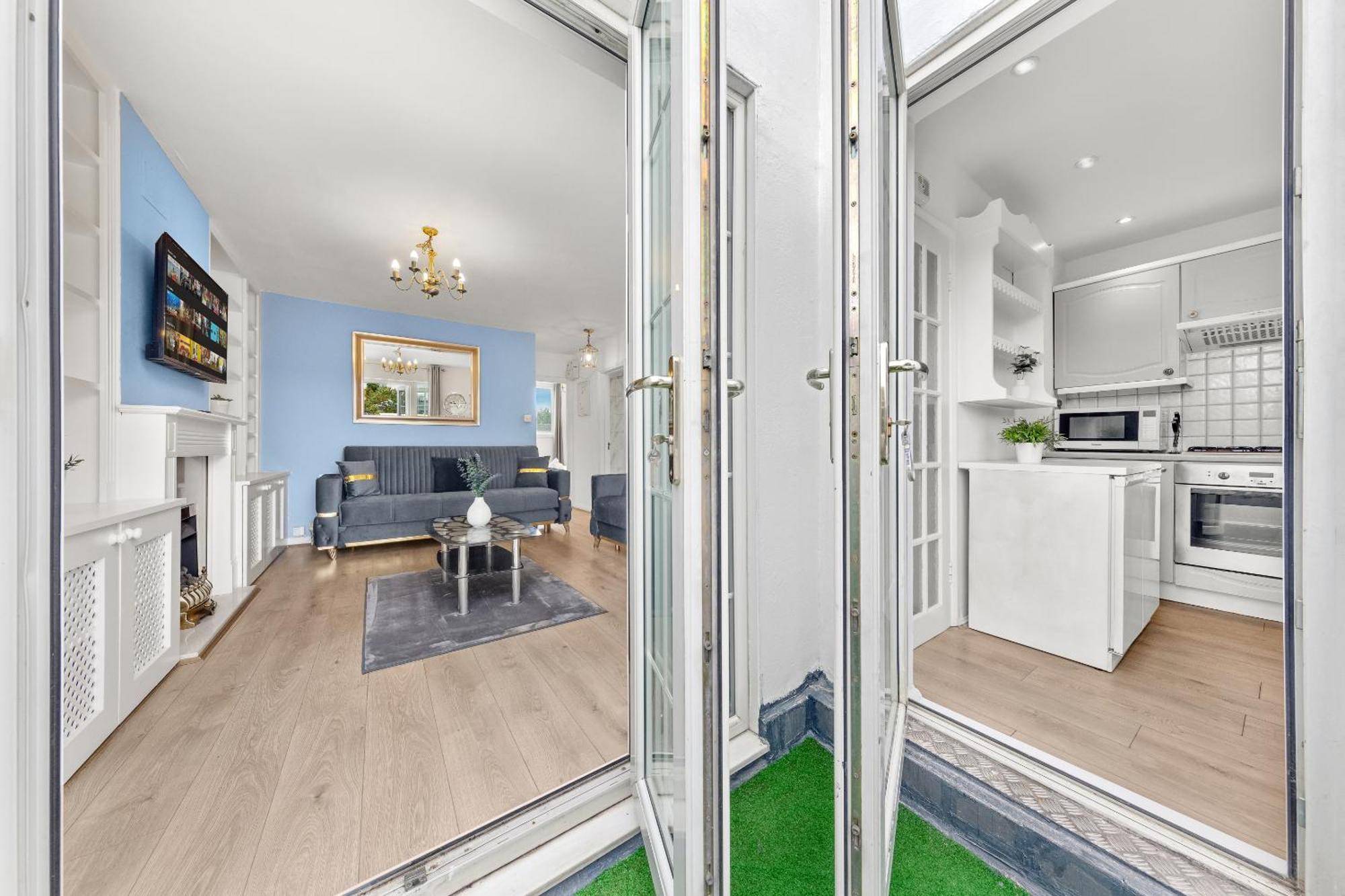 Newly Renovated Kensington 2 Bedroom Apartment With Balcony Near Harrods Sleeps 6, 2 Min Walk From Station London Exteriör bild